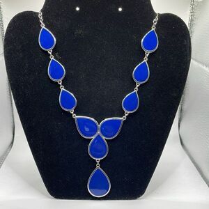 CHARMING CHARLIE Reversible Coral or Blue Teardrop Necklace Silvertone Accents